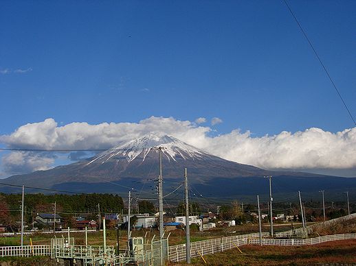 富士山にかかる雲の陰までよく見え立体的に見えました