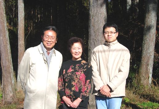 左から私、お母さん、息子さんです。