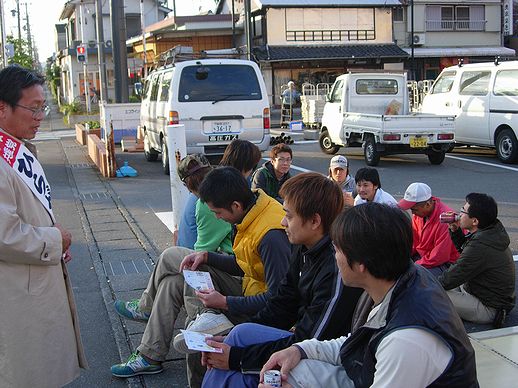 宣伝後、パンフレットを持って訴えると目を伏せ目がちにしていましたが、良く聞いてくれました。